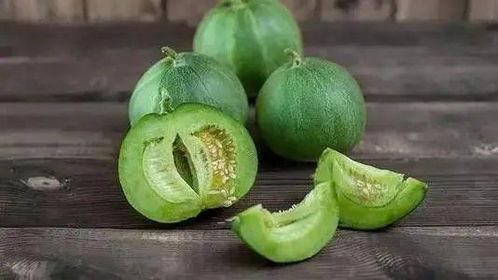 他们都在吃瓜,众人共享的欢乐时光